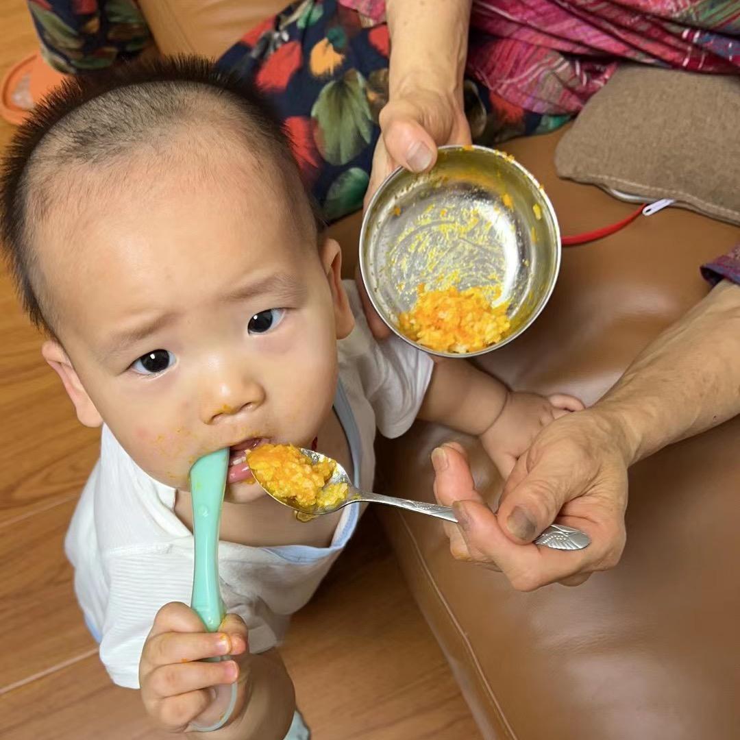 一个小老撇