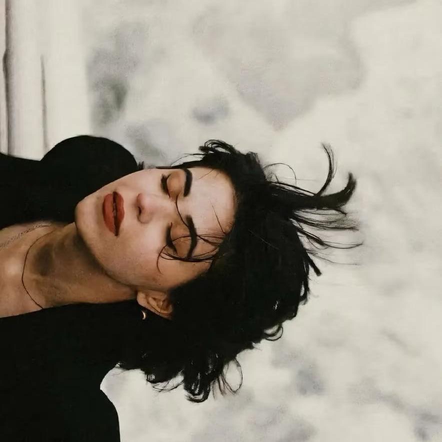 . ♚ ₕₑₗₗₒᵏⁱᵗᵗʸ 小 情 緒