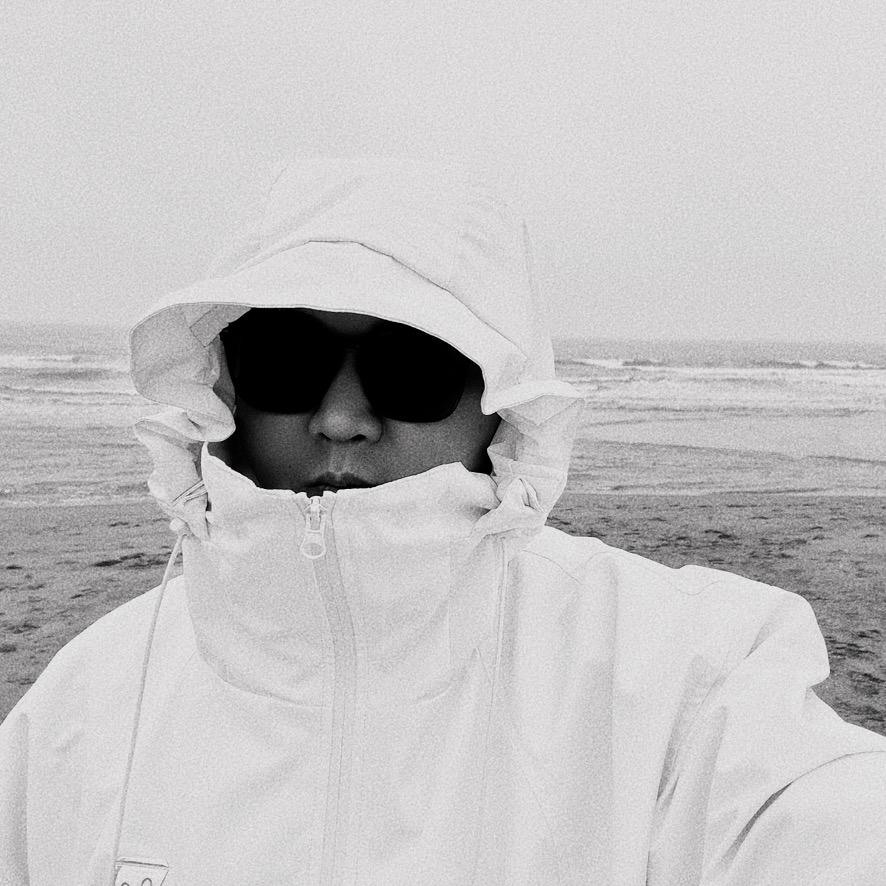 耳朵先撒了谎。