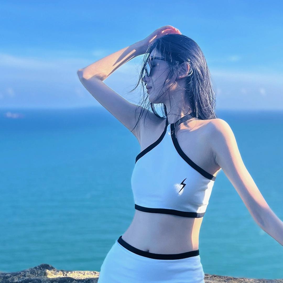 ^ HONG^