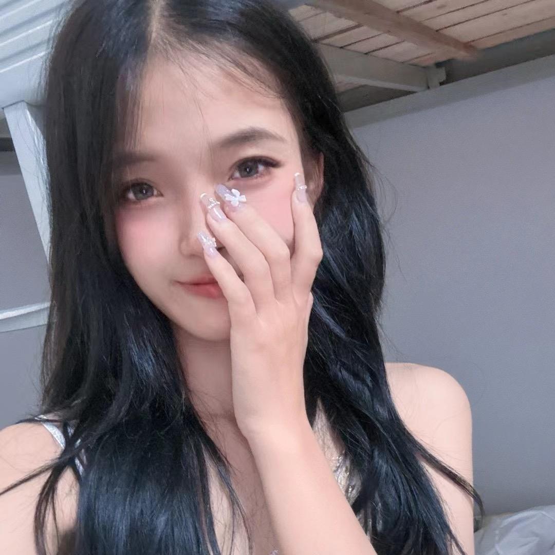 @卖辣条的小姐姐