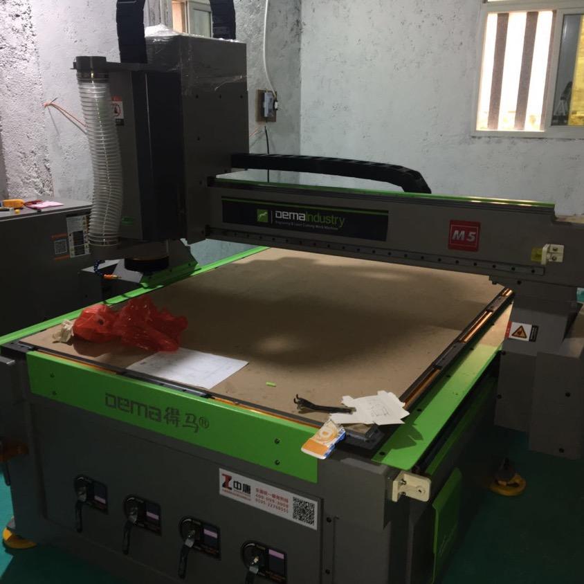 许翼亚克力木柜制作