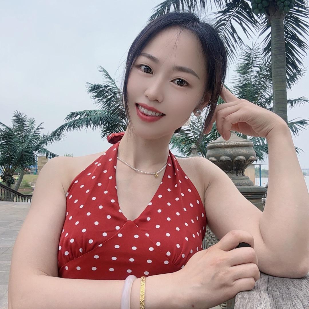 百变女装穿搭-焦丽