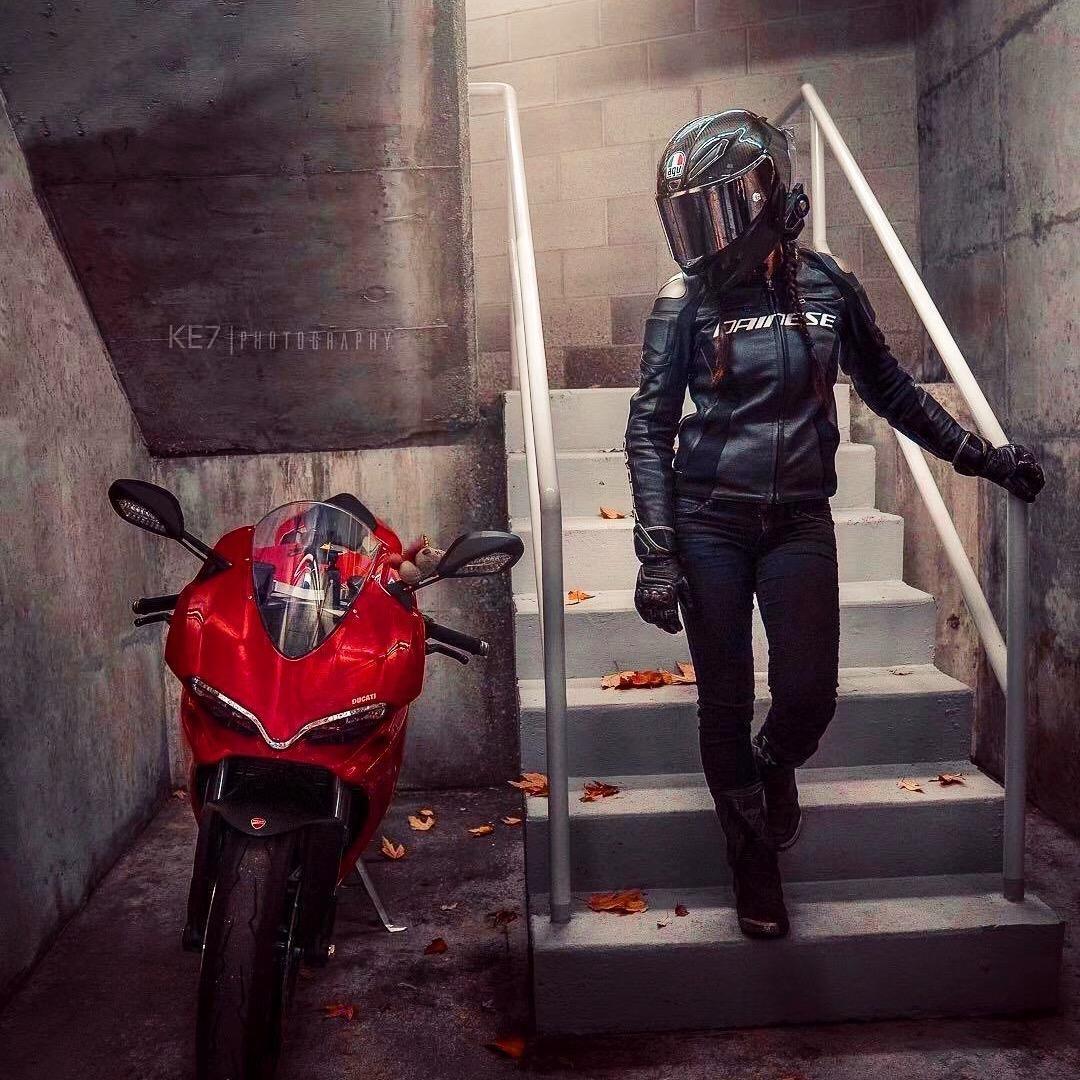 持枪美少女