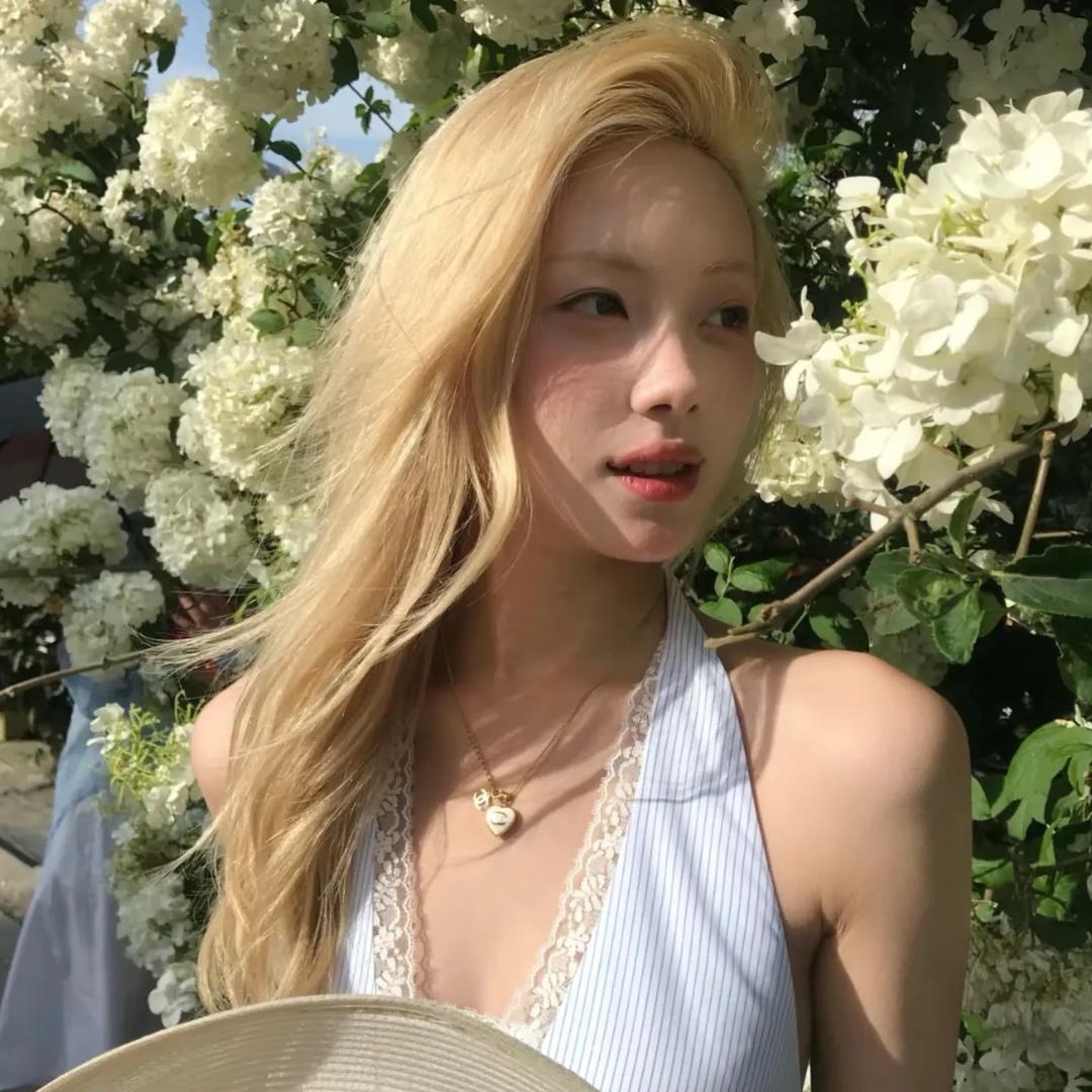 喜欢点赞美女