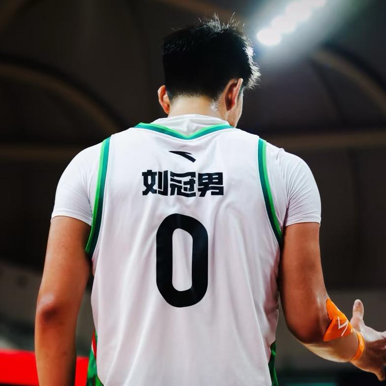 刘冠男.