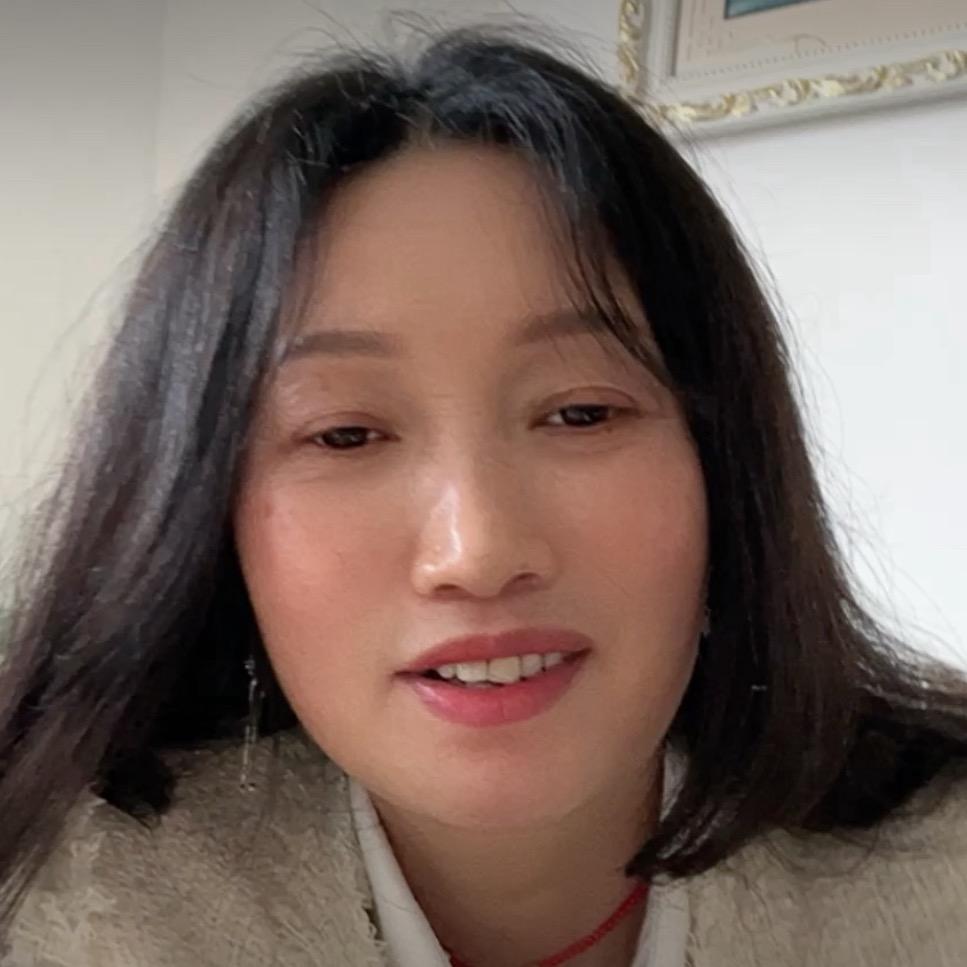 佰依依
