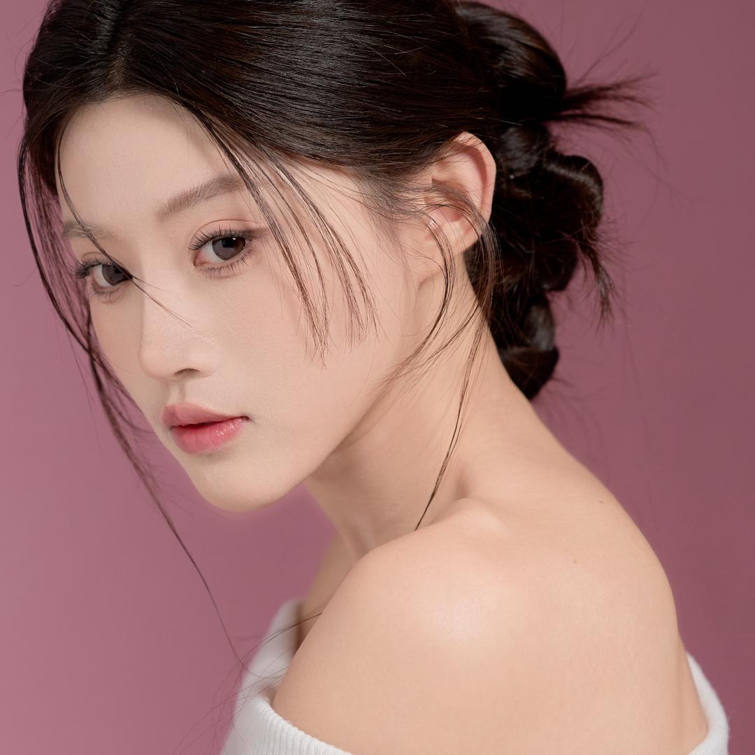 李梓荧（重生之被抛下蛐蛐的苦命姐