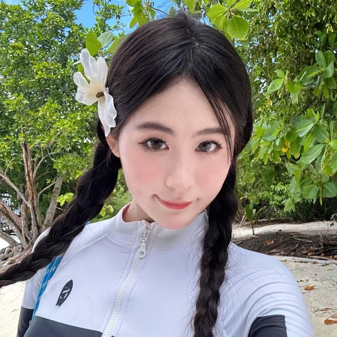 腼腆小美