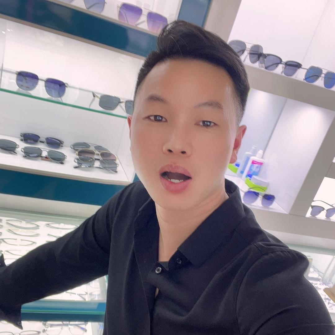 高哥(眼镜)