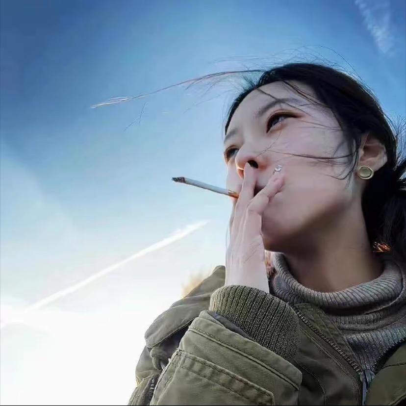 灿