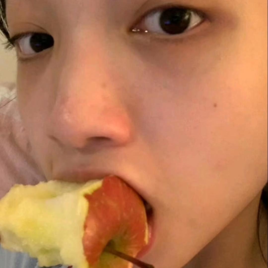 ，