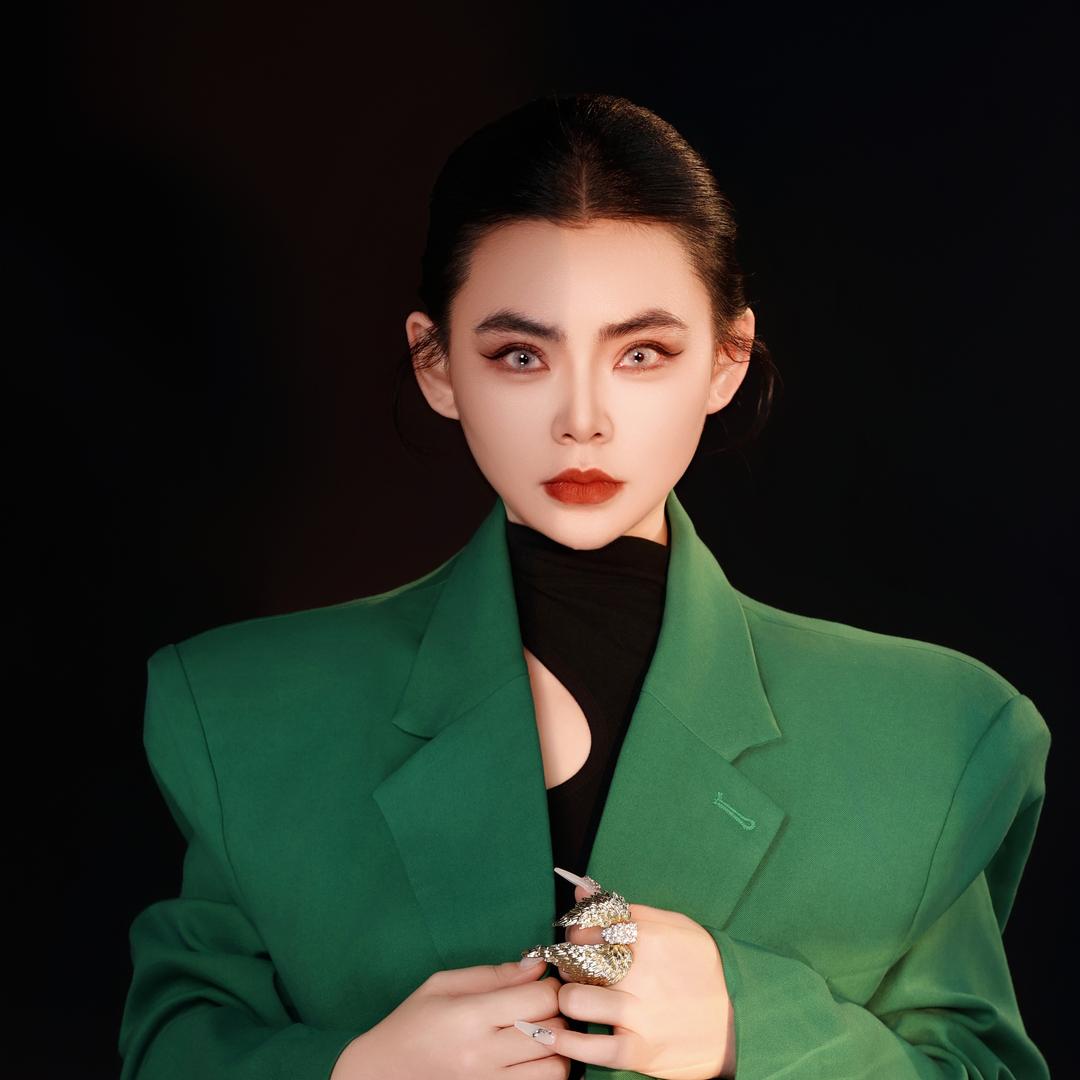 YIRAN飞铭轻奢女装专卖店