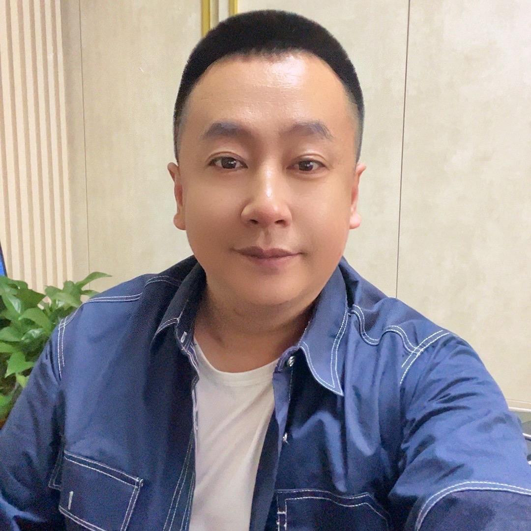 王伟聆听1