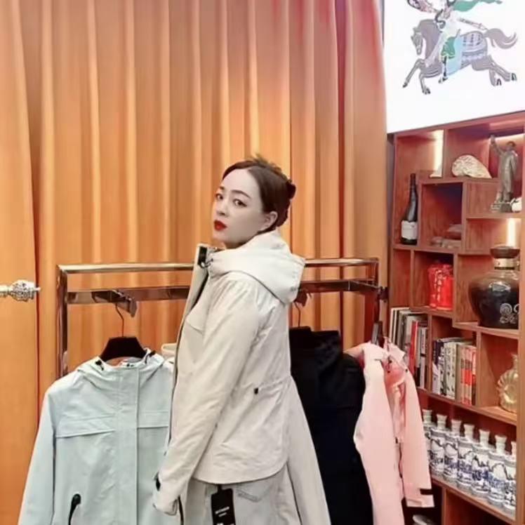 雪宝时尚女装工厂店