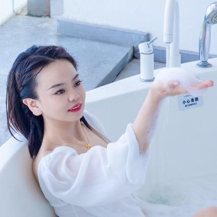 % H Xiao  Xia