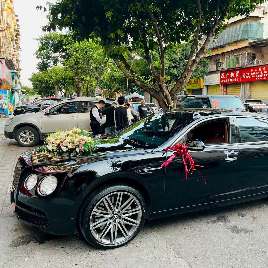 辉老兵婚车主理人
