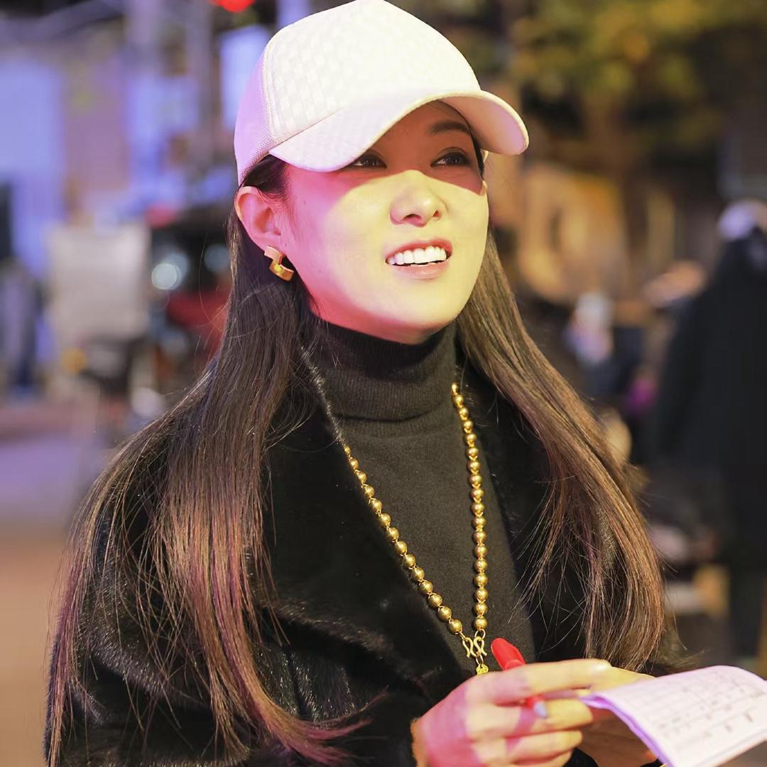 李铭猪肉串老板娘