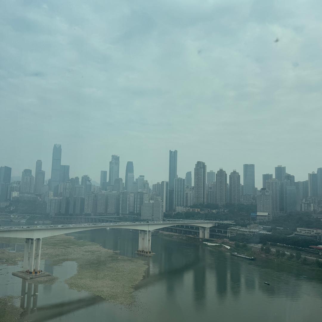 锋利的白