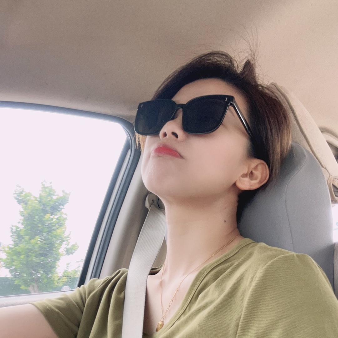 短发女神经的赶海之旅