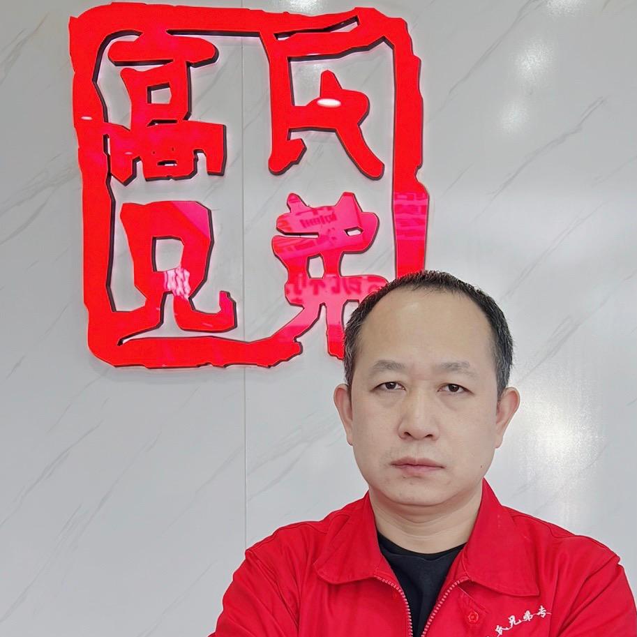 昆明高氏兄弟汽车贴膜：高小伟