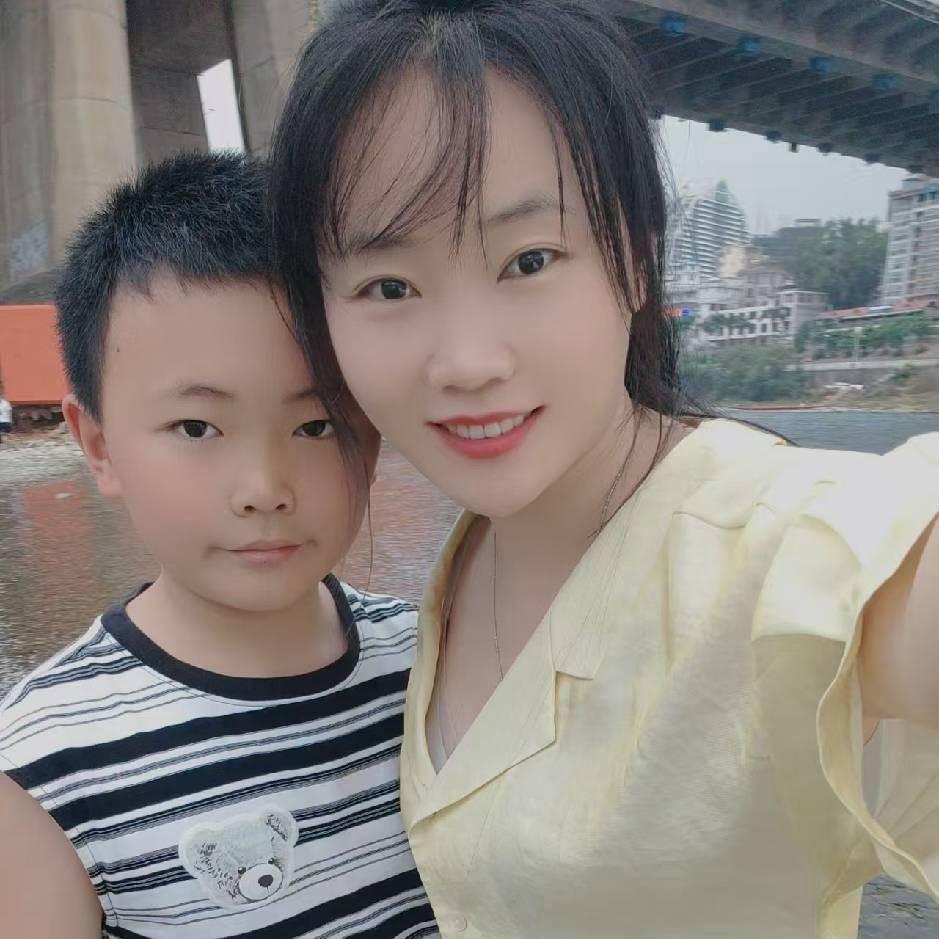 莹莹在版纳