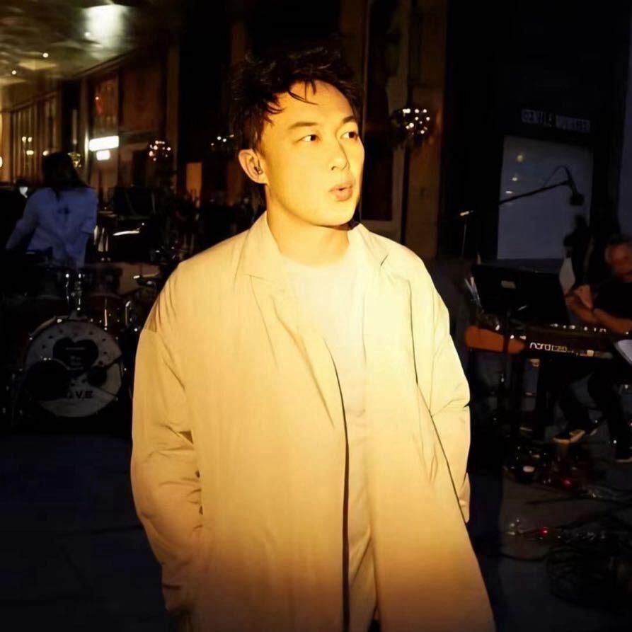 风中一匹狼