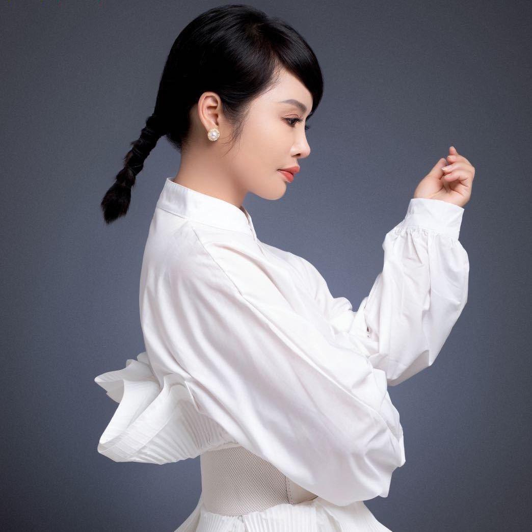 都江堰素颜调肤师一高姐