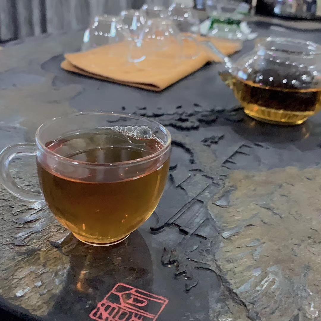 默
