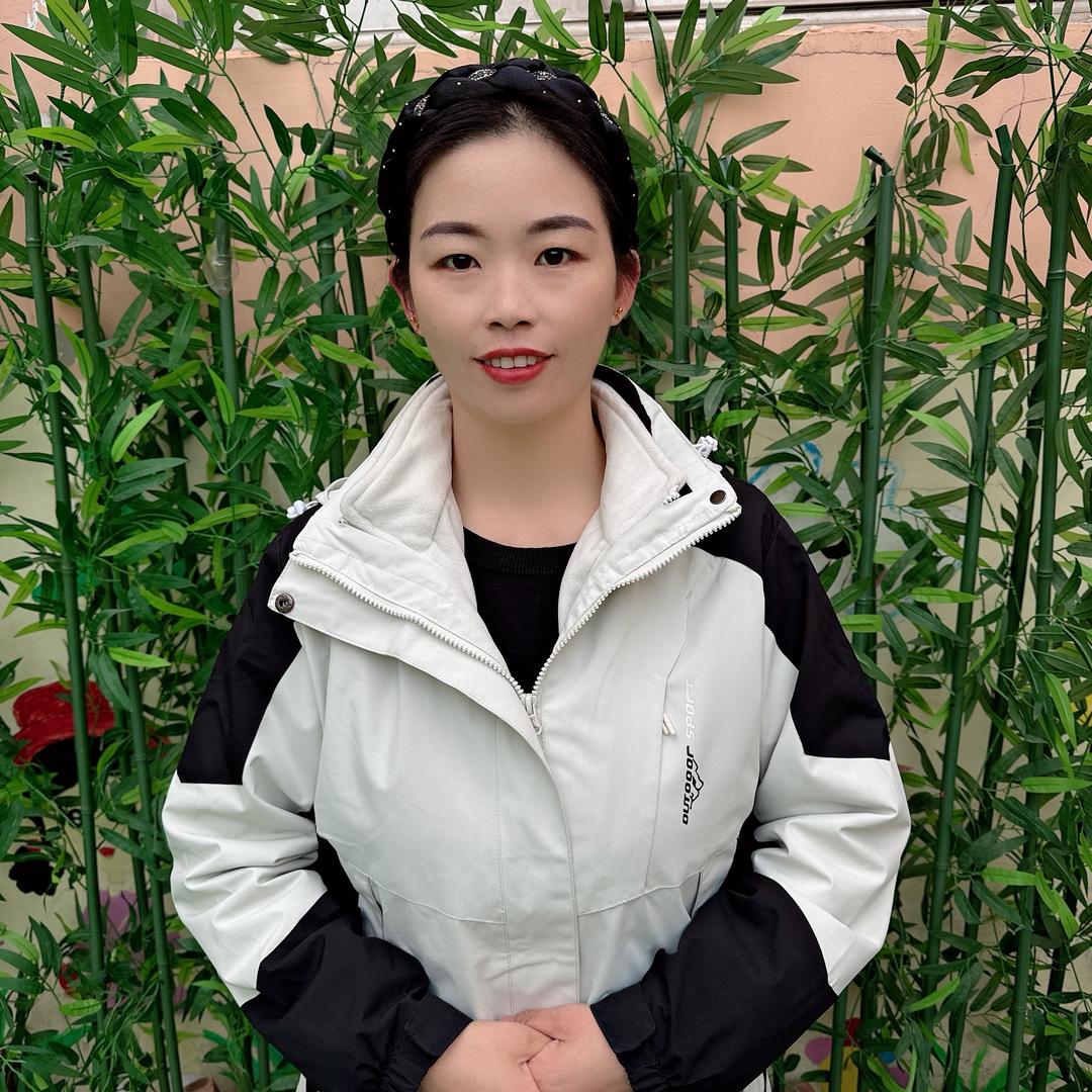 蓝天转盘幼儿园美玲老师