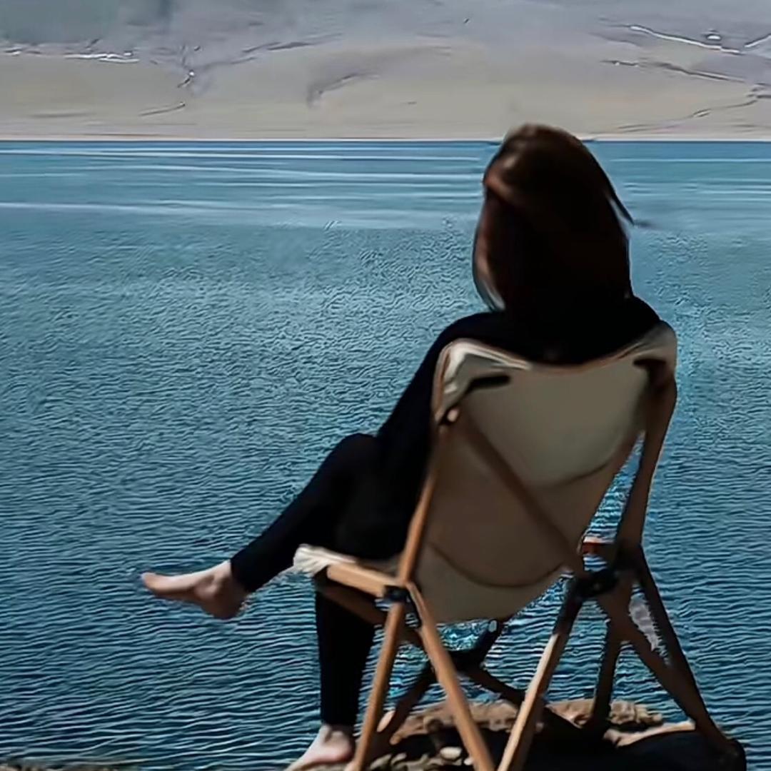 不为往事忧，只愿余生笑