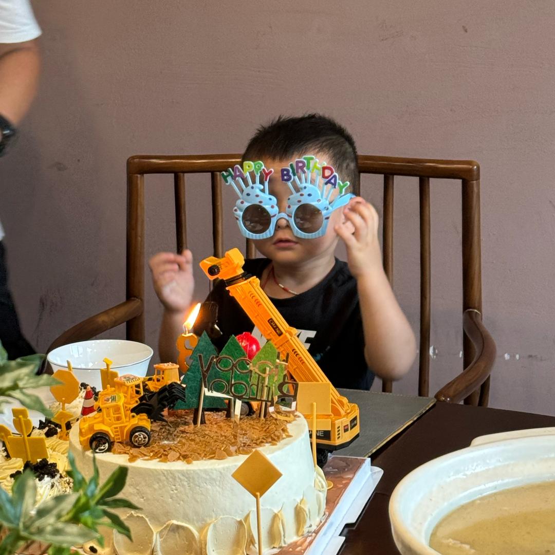 见面要说你好。