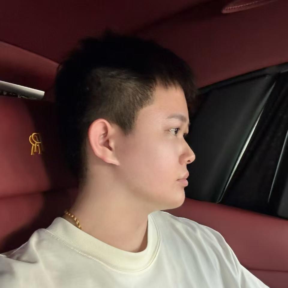 李先生(法拉利车里笑）