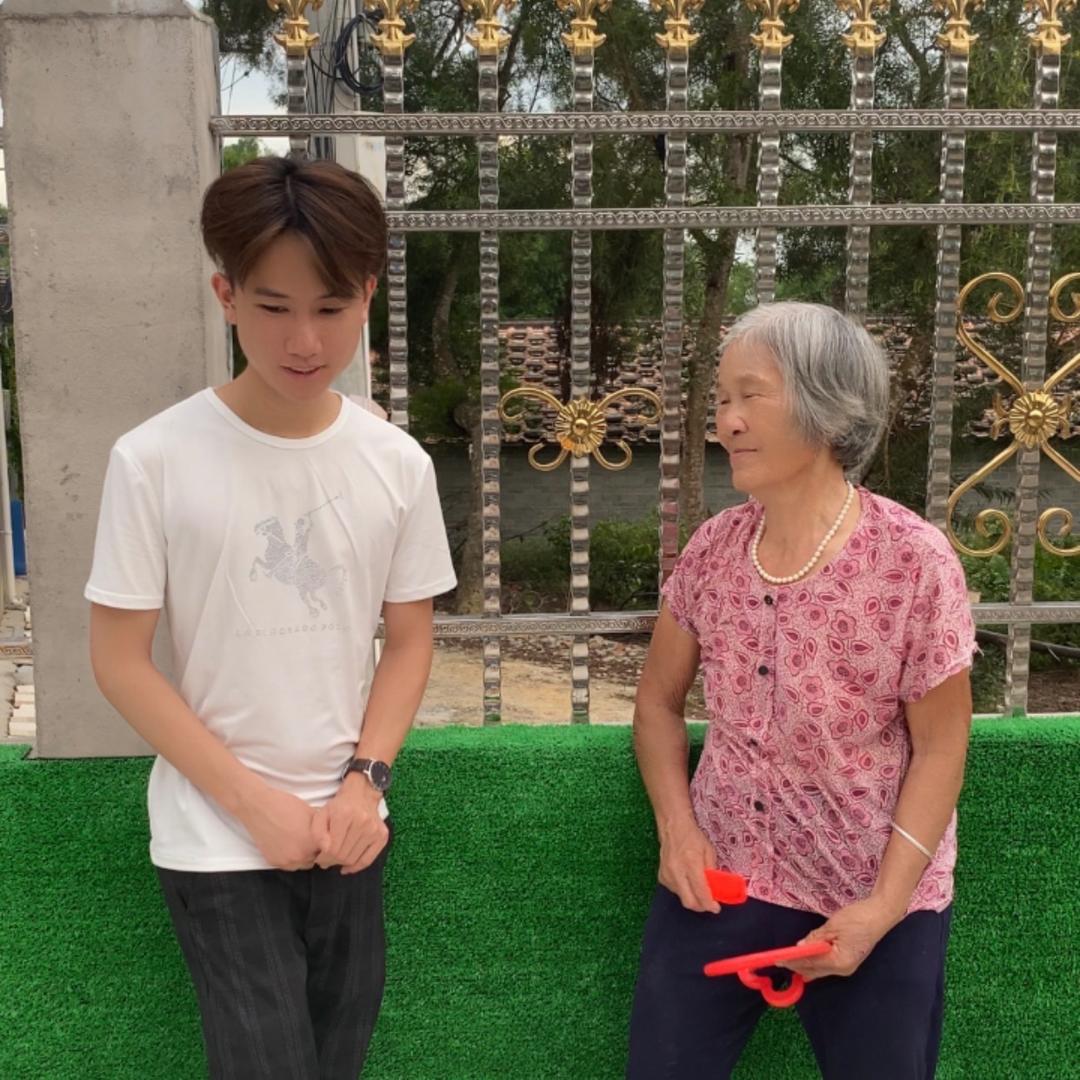 胜隆二孙子百善孝为先