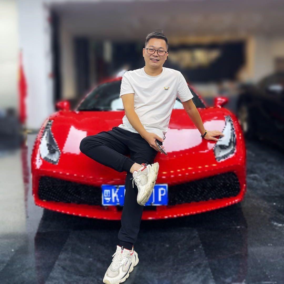 老包是个车贩子