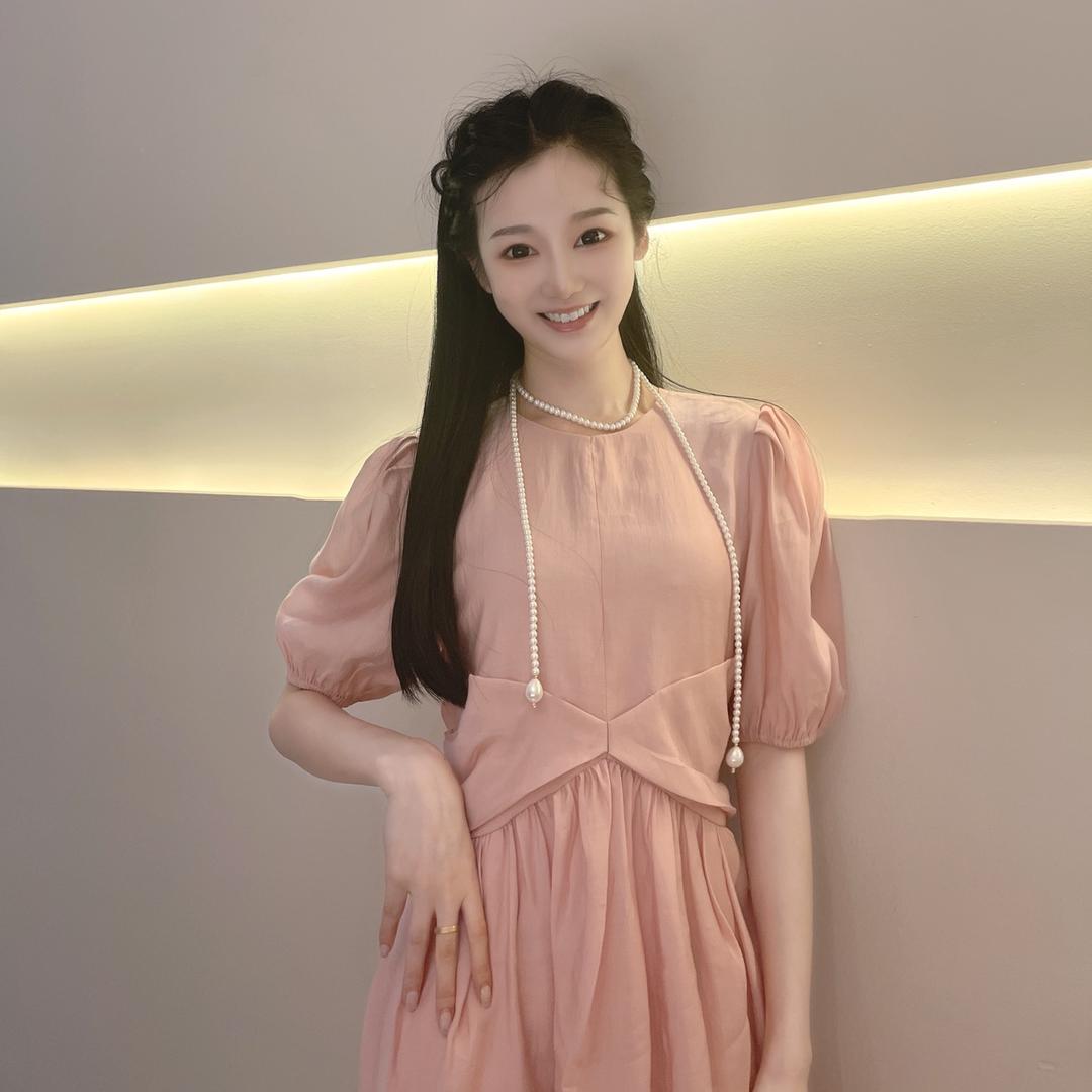 李李：