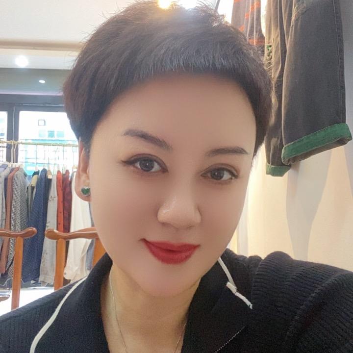 尉氏尉蔡路大美妞女装