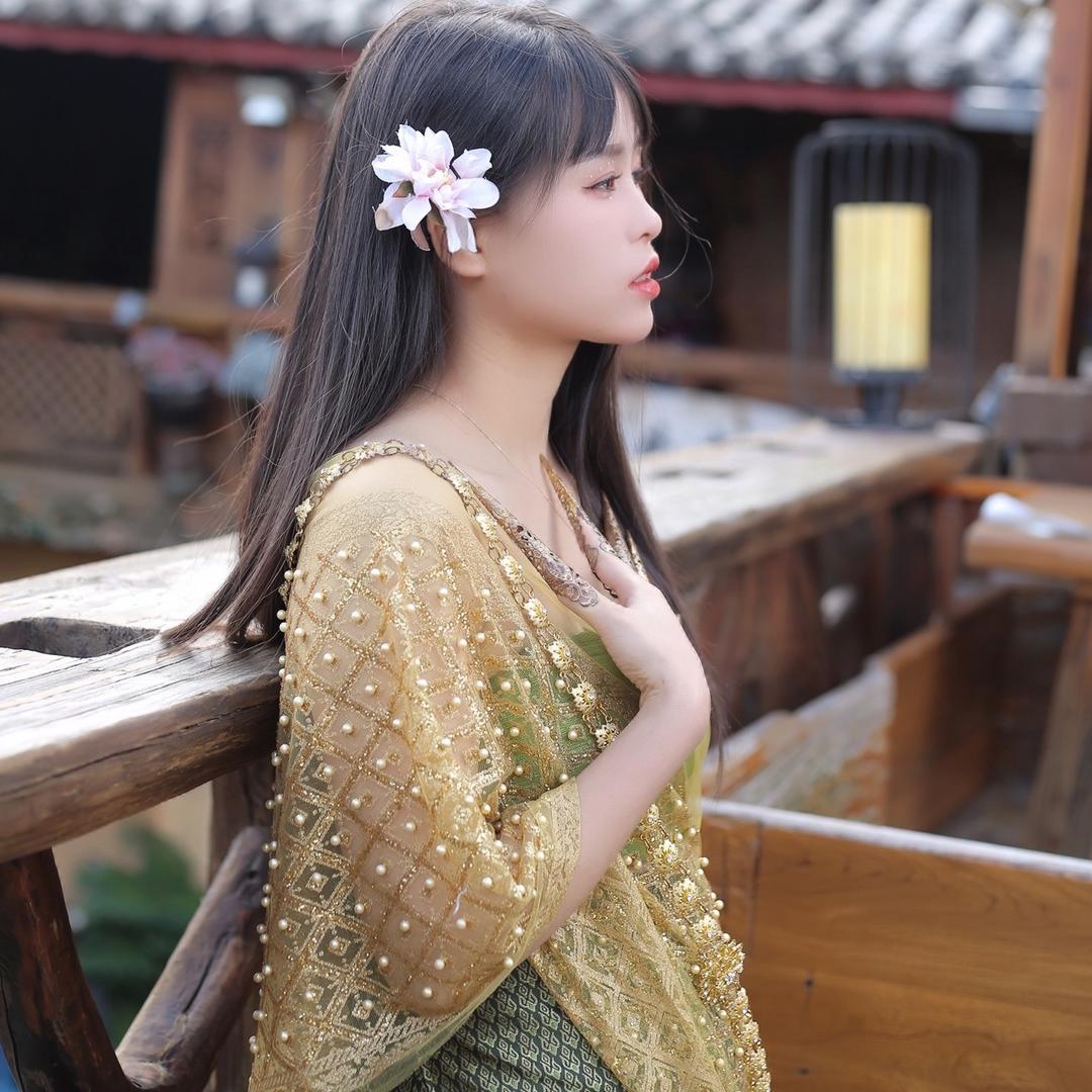 依依