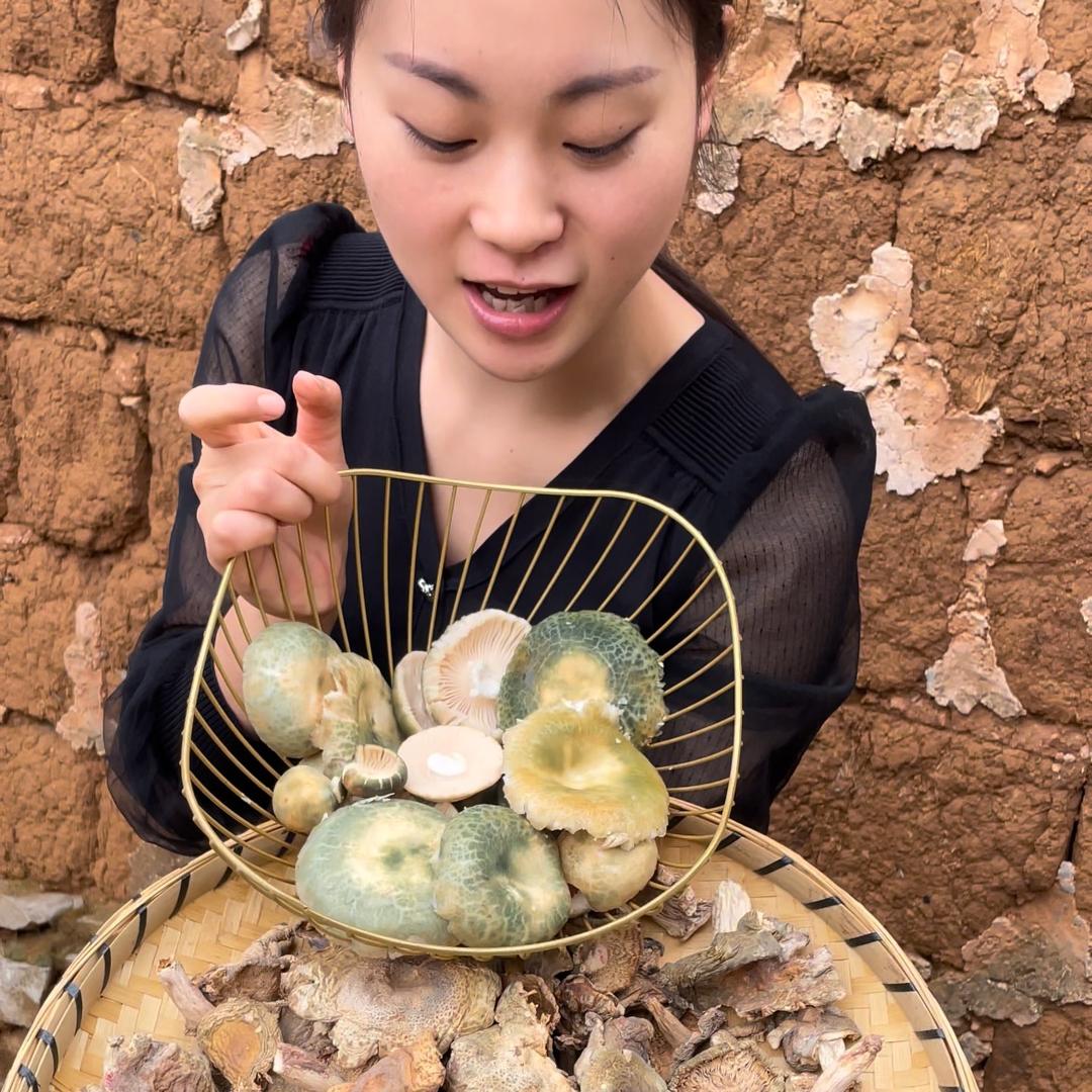 云滋山菌农户自收