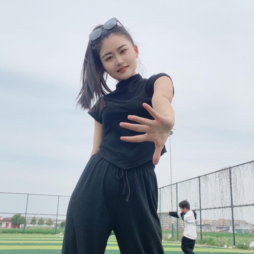 赵不住笑点👧