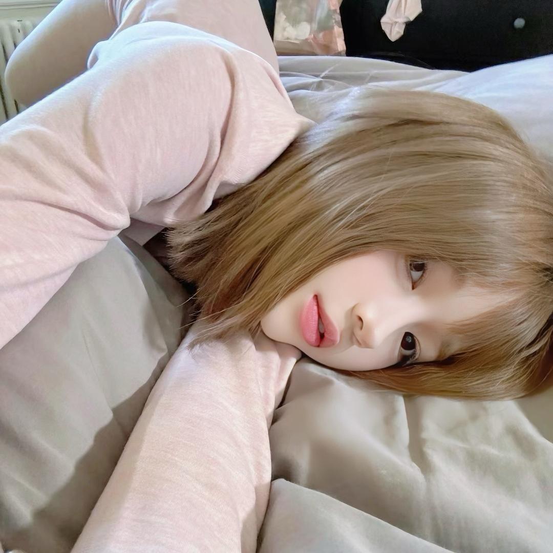 曼.