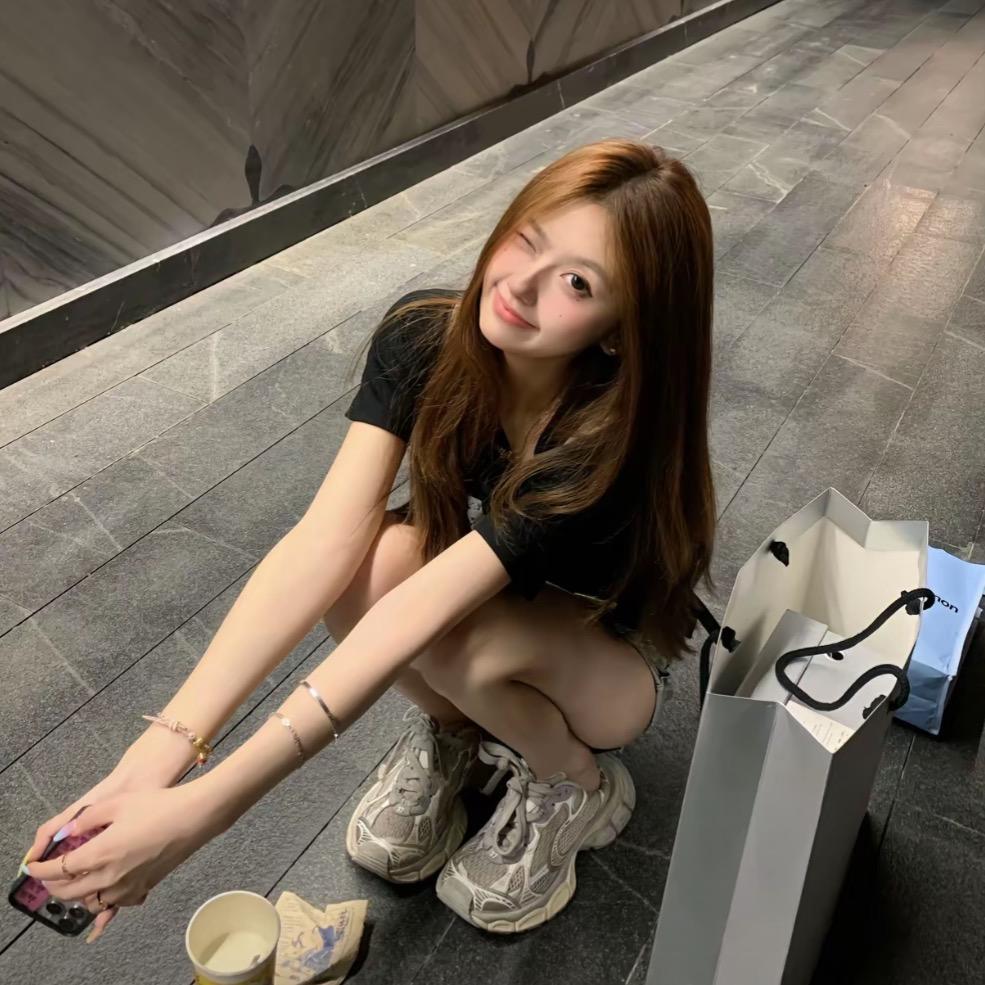 欣.