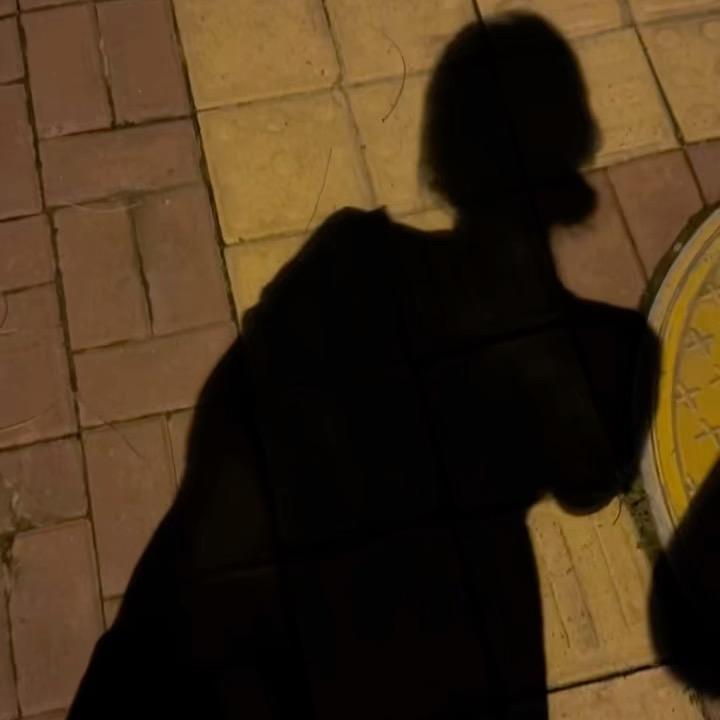 淡然一笑