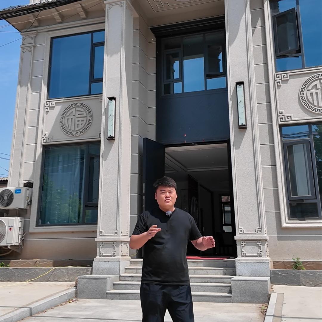诚易老家建别墅的帅哥