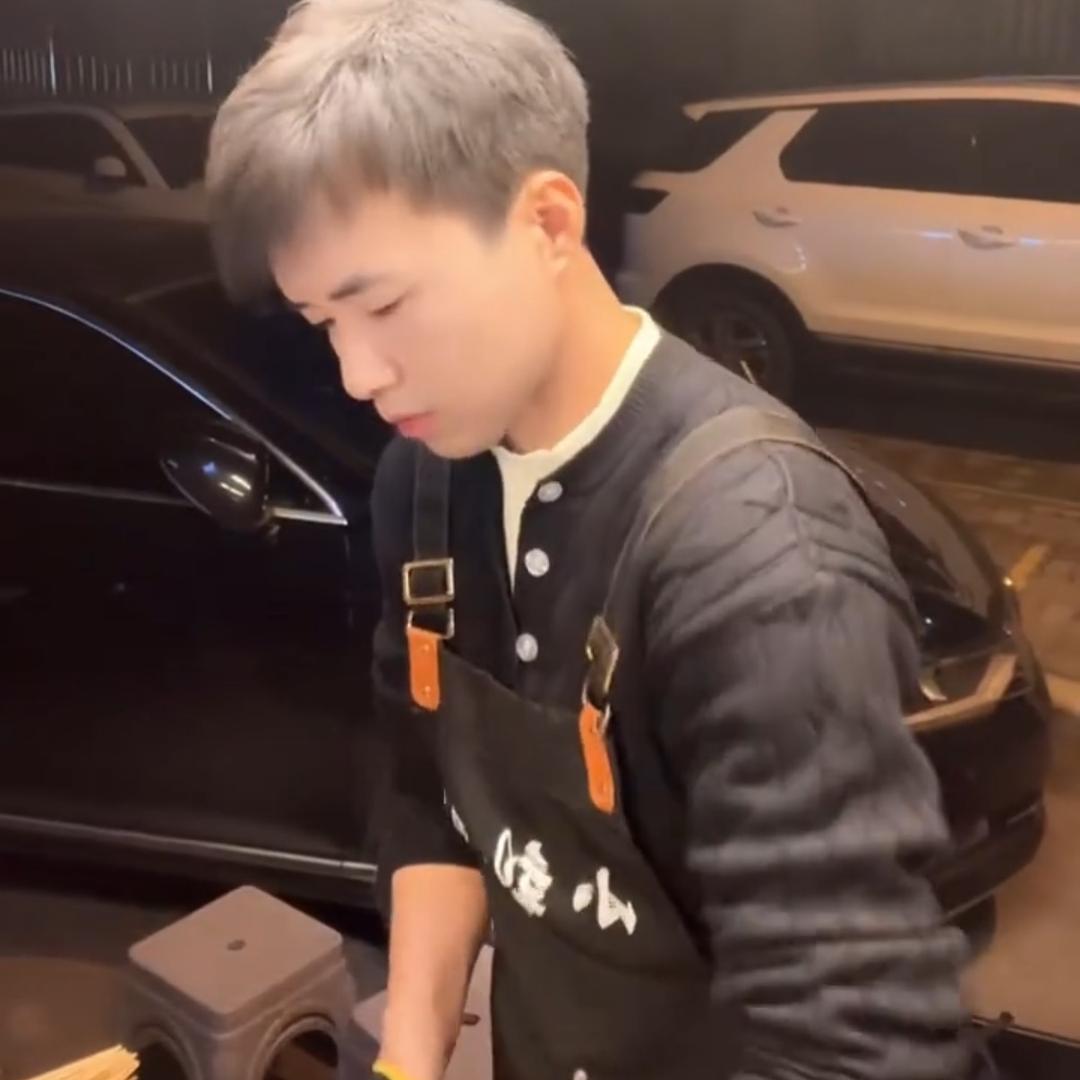 摆摊的小刘同学