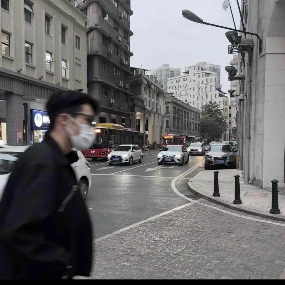 小 迪.