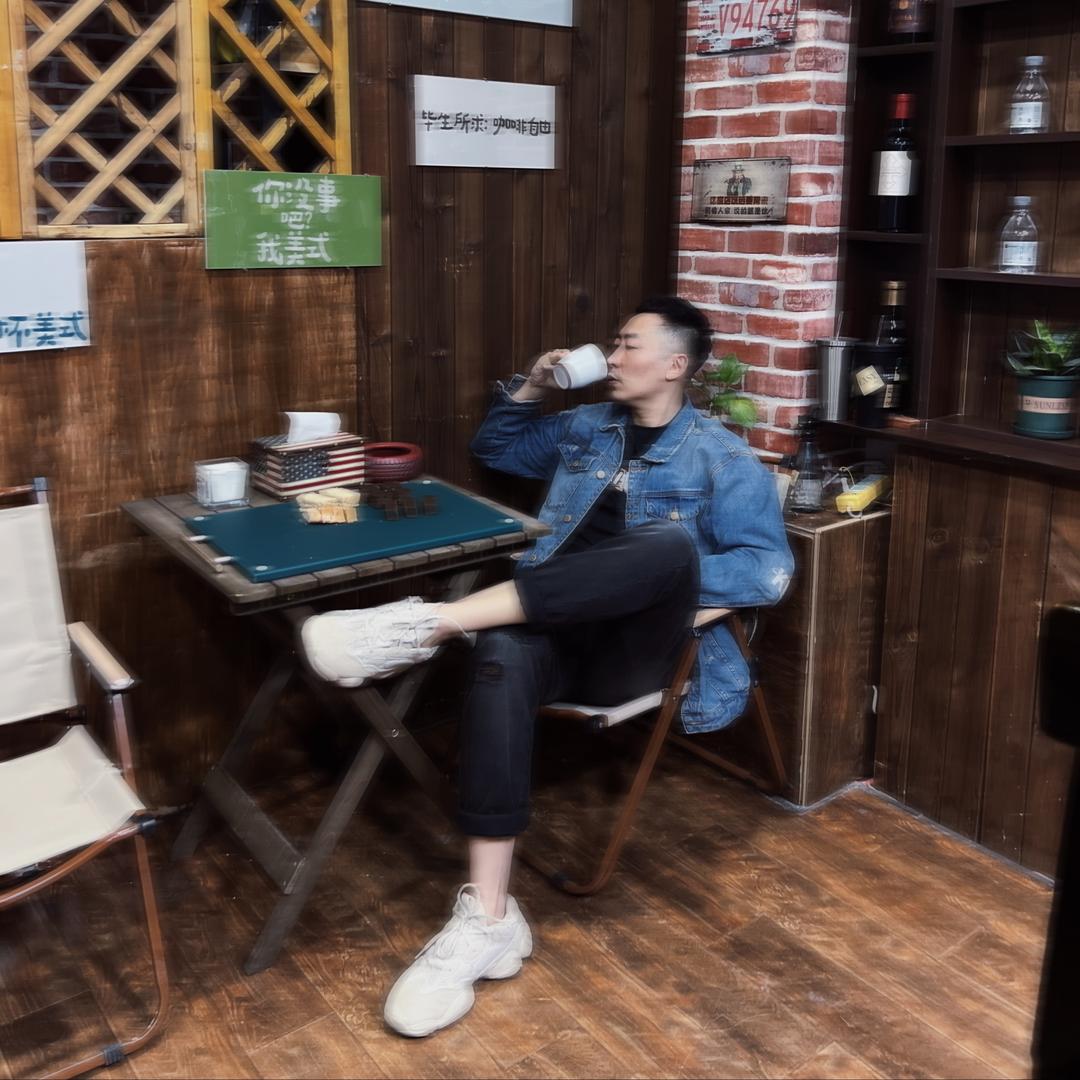 很帅的YYY
