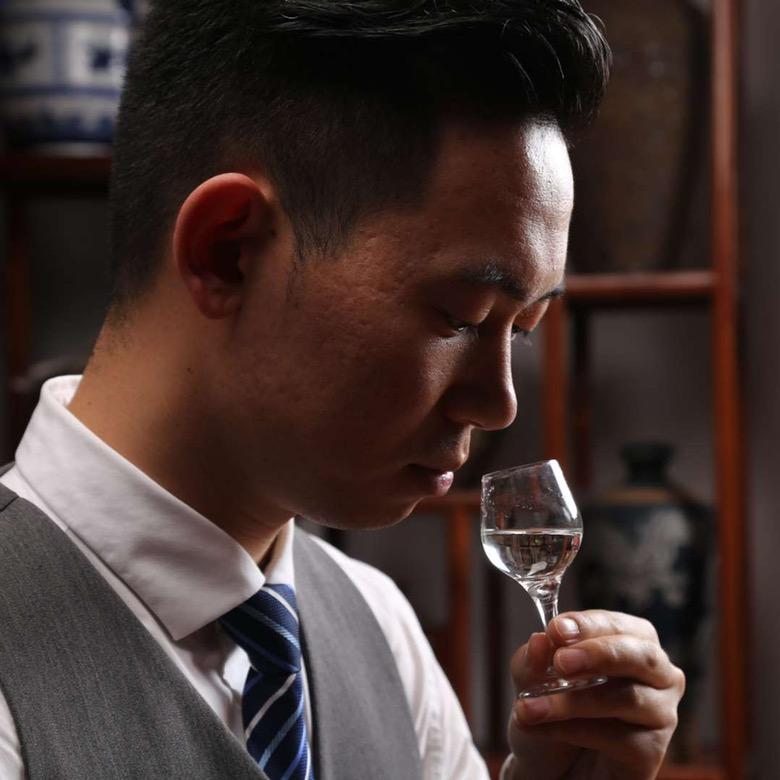 然酒专卖店龙庄酱酒