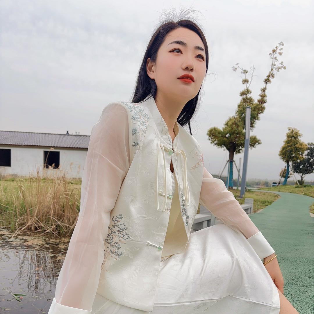 W.H梅那家女装