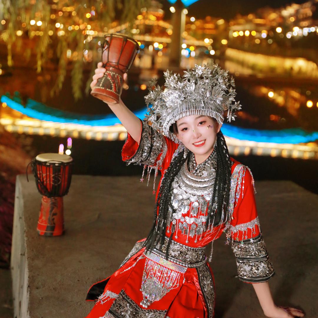 淼淼摸着肚肚吃糯米😘